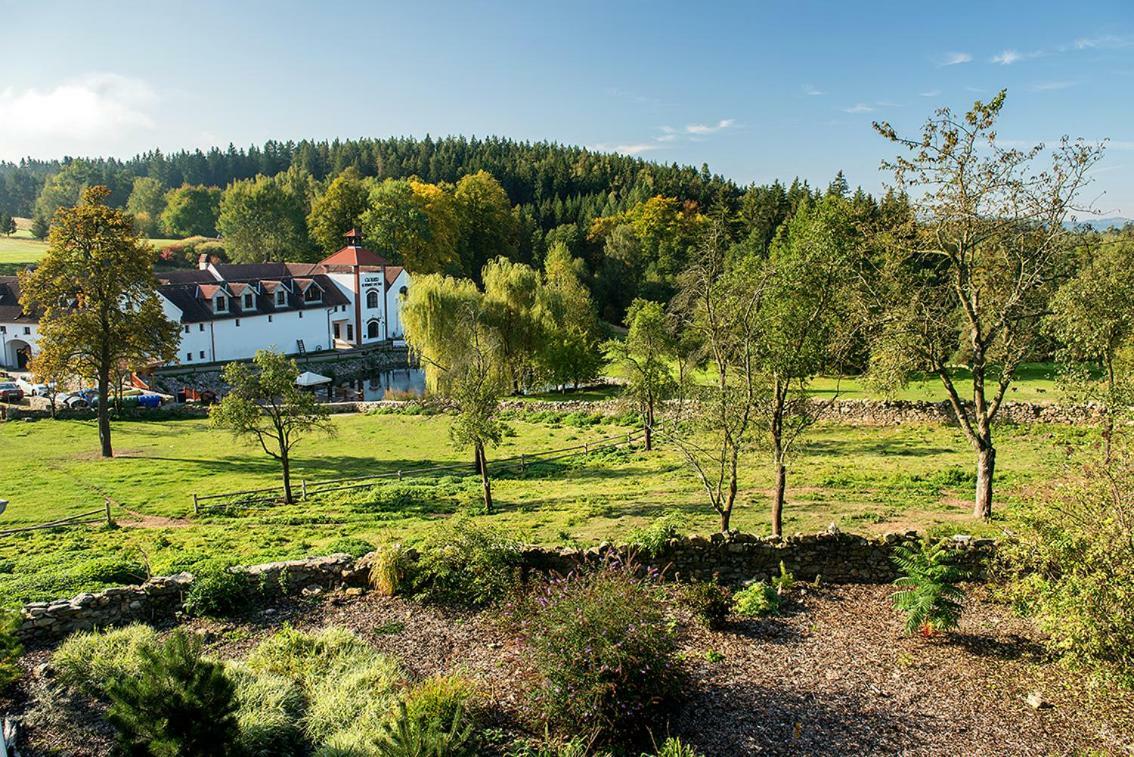 Wellness Hotel Svachovka Mirkovice Екстер'єр фото